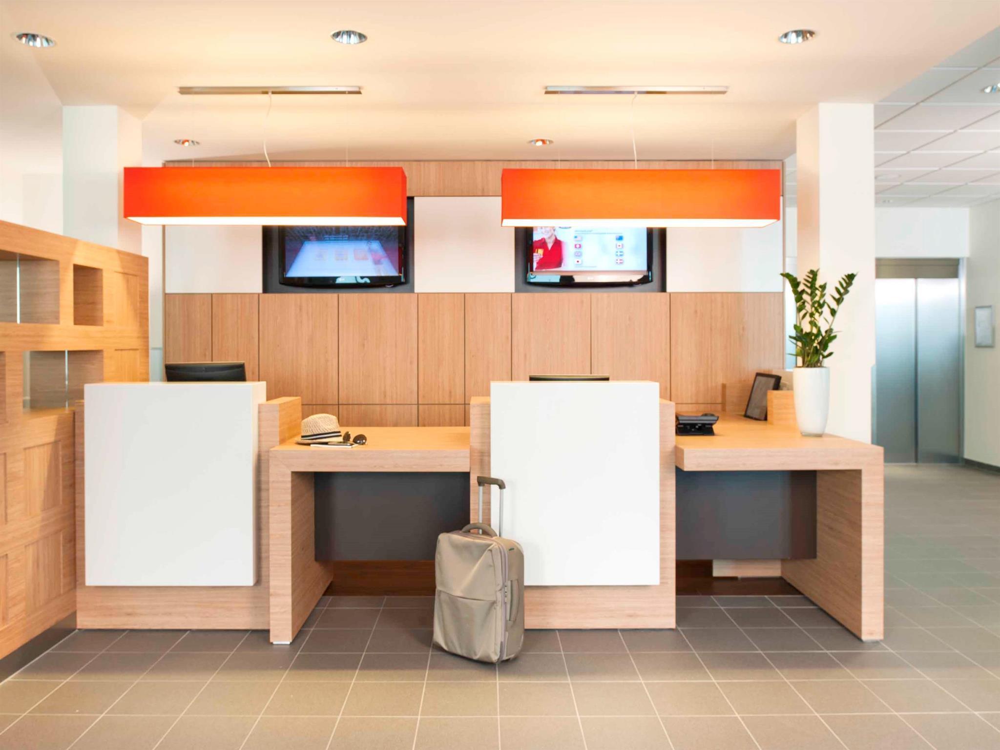 Ibis Muenchen City Sued Exterior photo